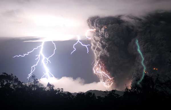 iceland volcano lightning pictures. Lightning Storm Meets Volcanic